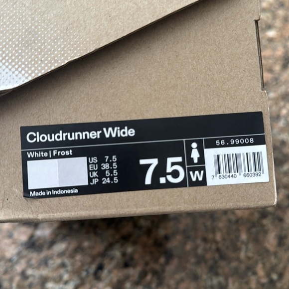 On Cloud Wide white/frost brand new shoe - Picture 2 of 5